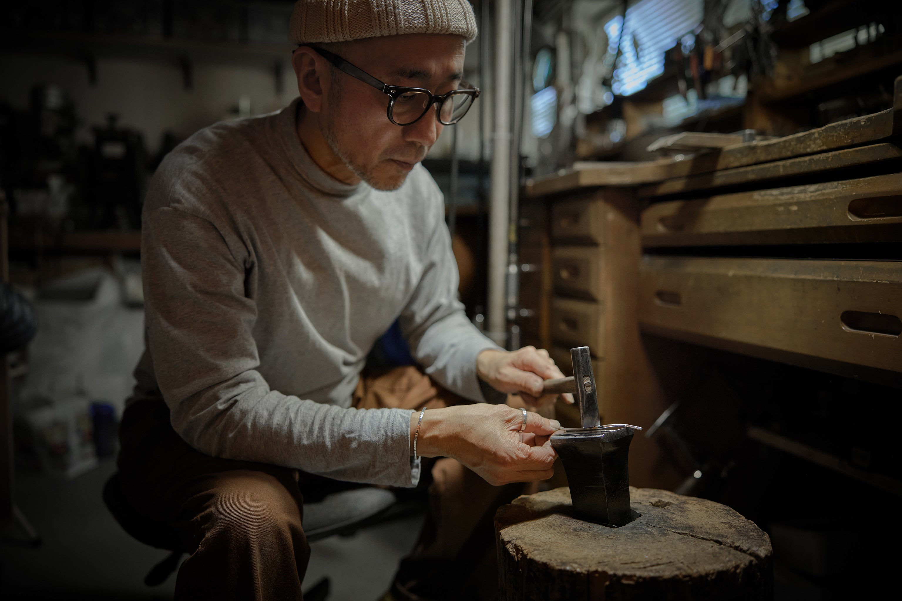 03: 柔らかい純銀を、日常使いできるジュエリーにするために