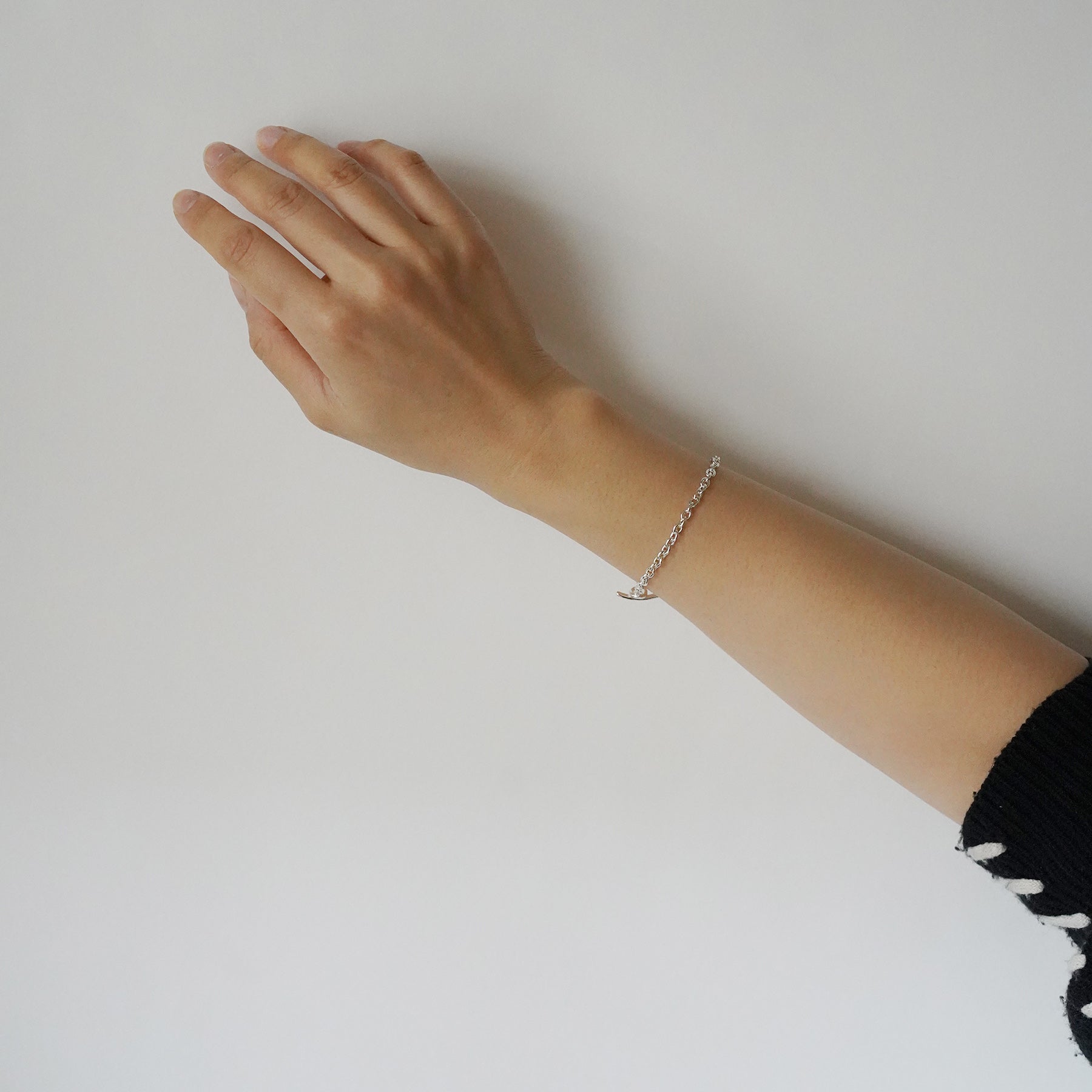 02-257 | BANGLE | four seven nine