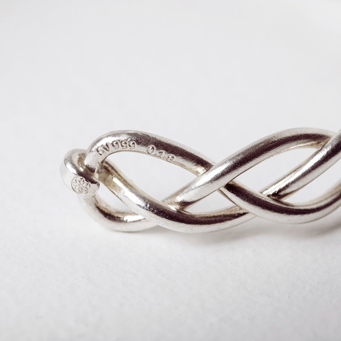 02-105 | BANGLE | four seven nine