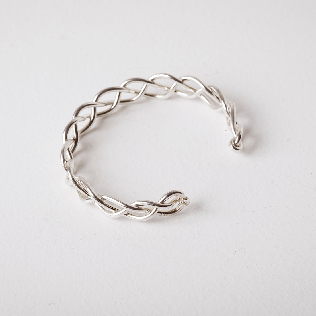 02-105 | BANGLE | four seven nine